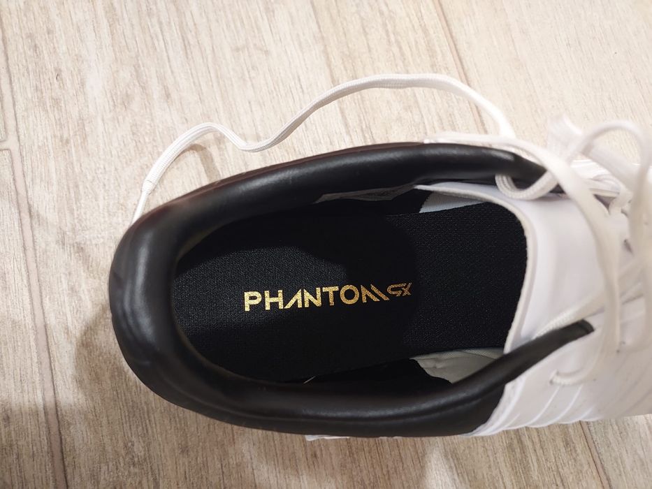 Adidasi fotbal phantom