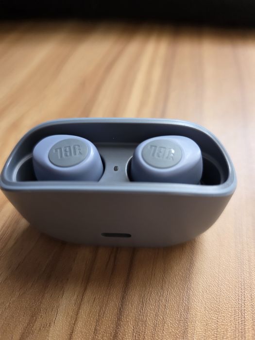 Продам наушники JBL