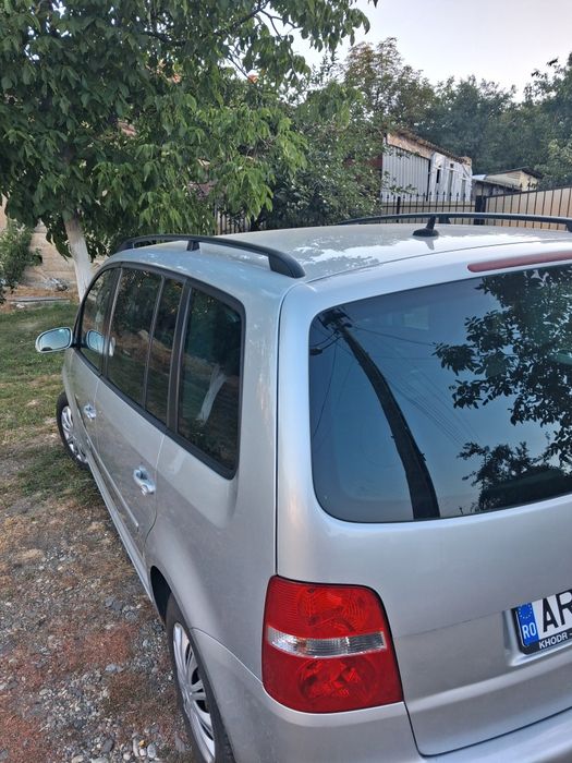 Vând  Volkswagen Touran