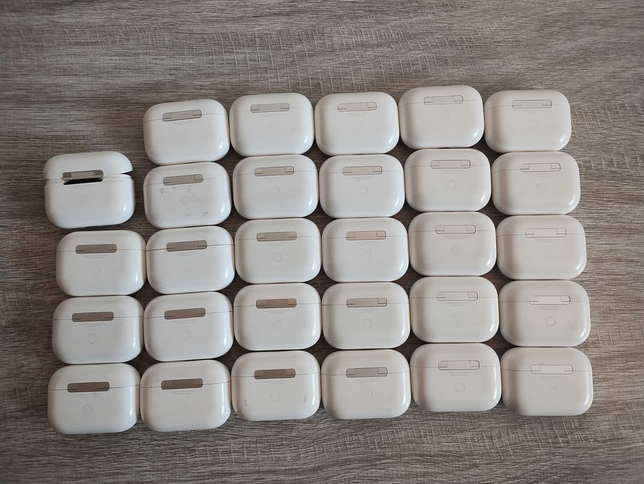 29 броя  зарядни кутий Apple Airpods Pro  за части/ремонт