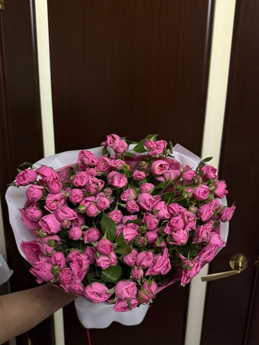 Кустовые розы букет