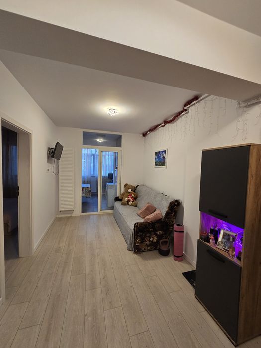 Închiriez apartament 2 camere tip studio, cu loc de parcare inclus, bloc nou, metrou berceni