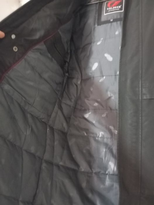 Продаётся Теплая и удобная куртка пуховик