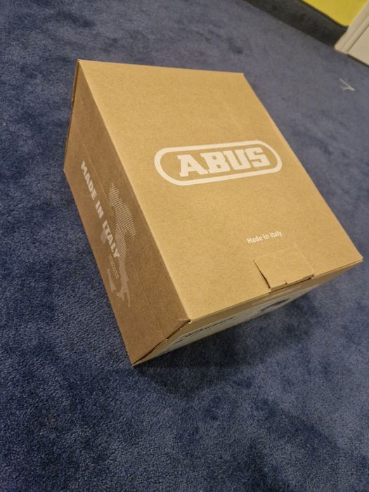 Шосейна каска ABUS