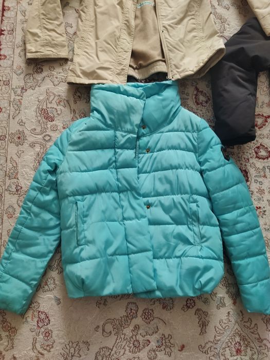 Продам куртки, подростковые для девочки и на парня