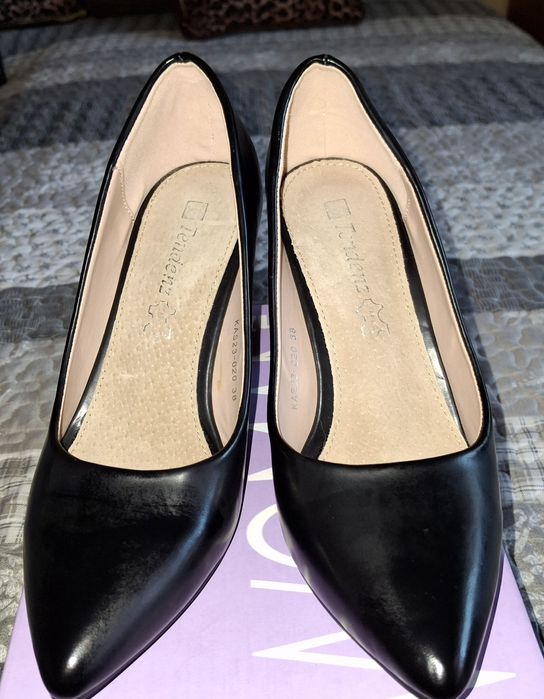 Дамски обувки на стабилен ток