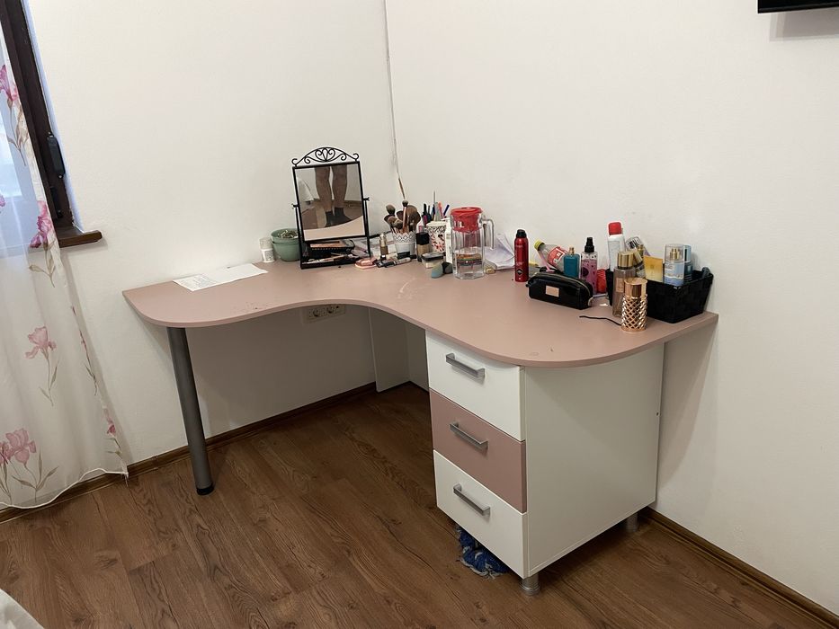 Vand mobila pentru un copil ( fetita)..