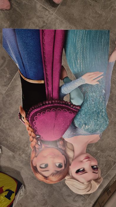 Продавам картонени фигури