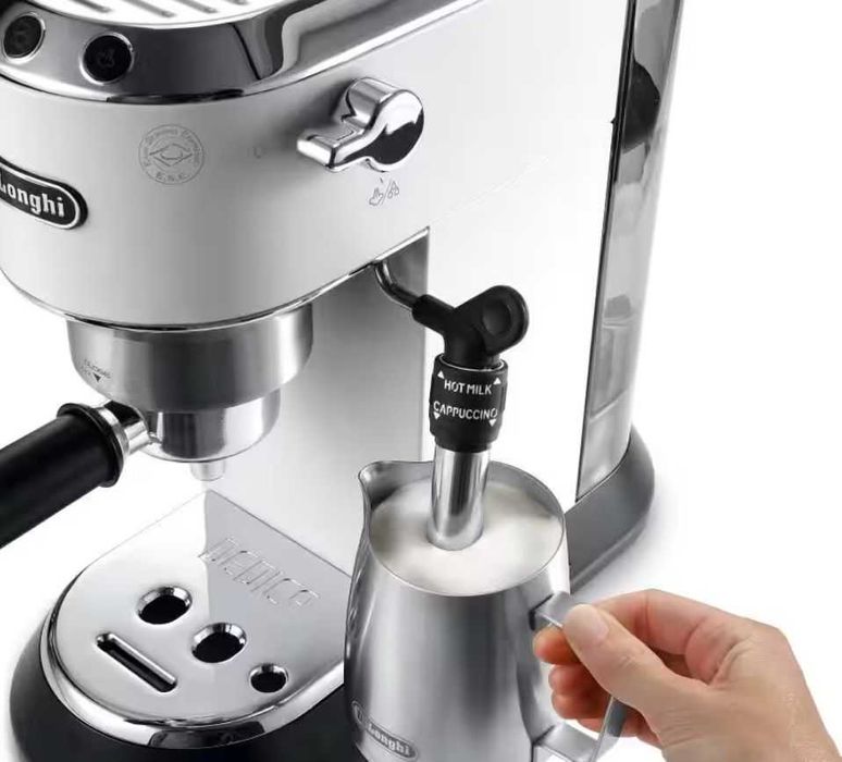 Кафемашина с ръкохватка DeLonghi Dedica EC685.W Бяла