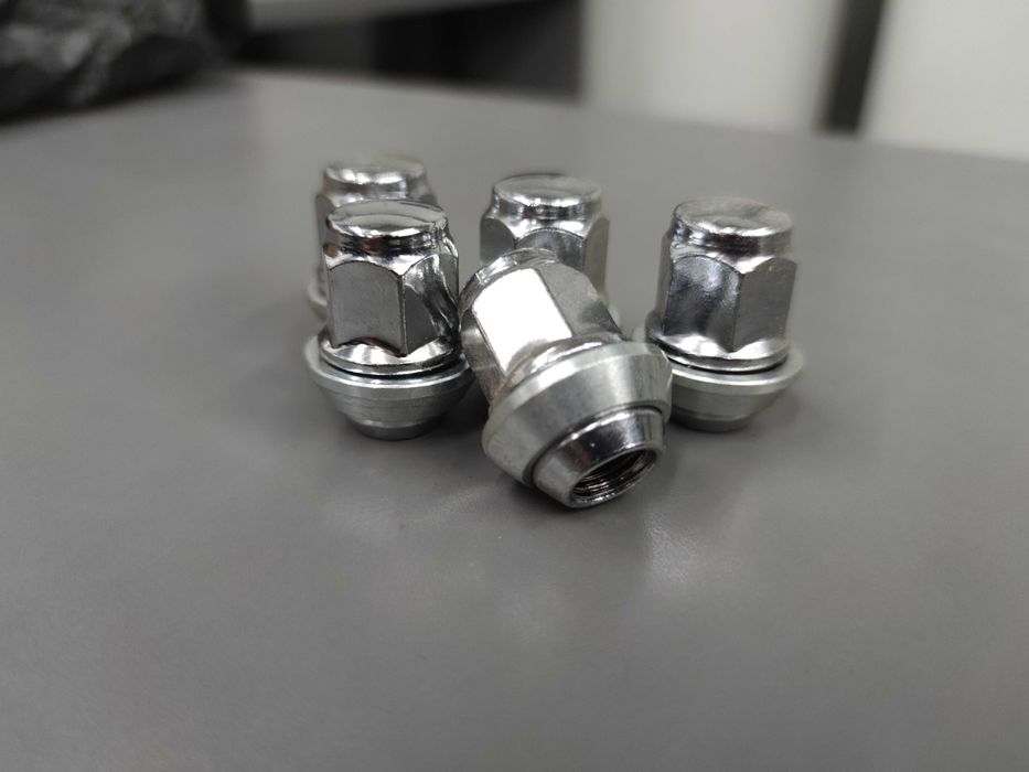 Нови Гайки за джанти Ford