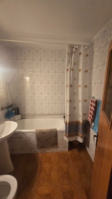 Apartament 4 camere 84 MP - etaj 1/8 - bloc 1984 - centrala termica