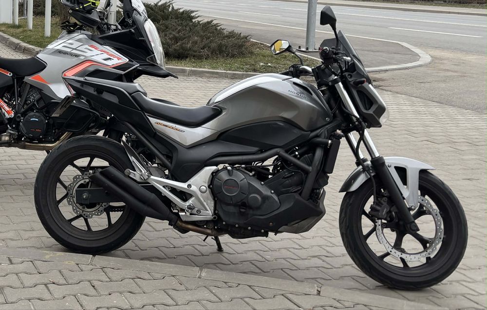 Motocicleta Honda NC 700 S