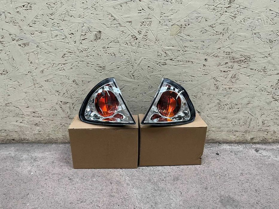 Поворотник, Габарит на Toyota Avensis 2000- \ Тойота Авенсис 2002