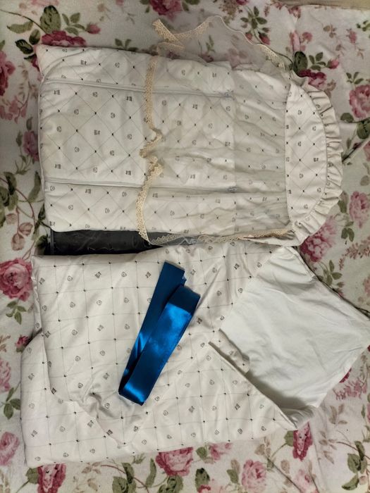 Продам конверты,комбинезоны на выписку