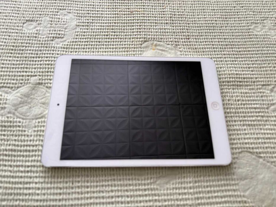 Apple iPad mini MD545TU/A Wi-Fi + 4g 64GB Белый