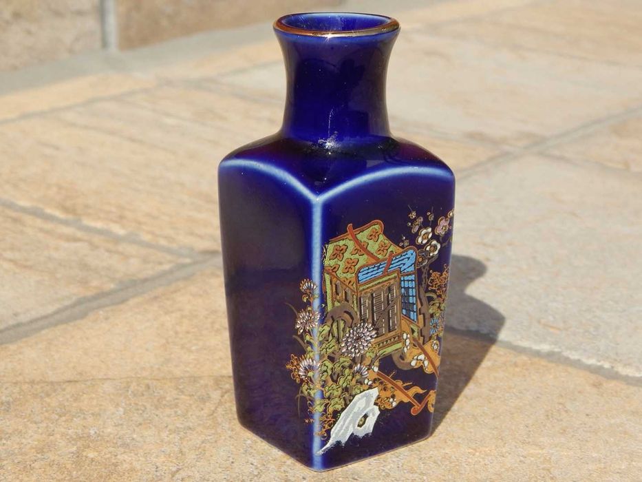 Vaza portelan japoneza anii 1970-1980 marime mica inaltime 9 cm