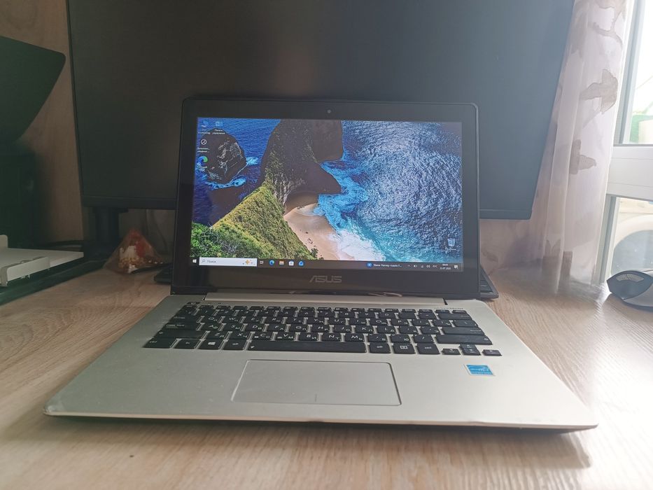 Ноутбук Asus  сенсорный экран