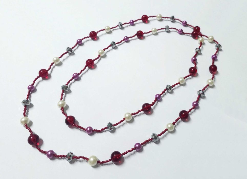 Coliere lungi frumoase, lucrate din margele, unicate , se pun dublu