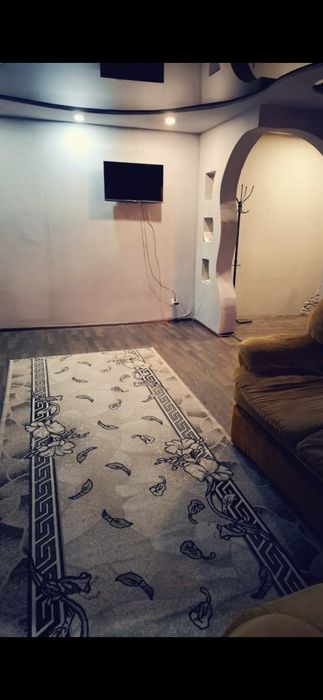 Продам  2-х  комнатную квартиру  10 мкр. Район музея. 2-й  этаж.