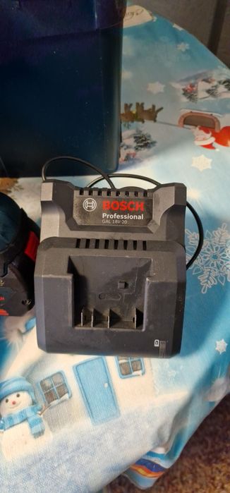 Titlu:Bosch GKS 18V-LI + baterie 4.0Ah + încărcător 18V-20