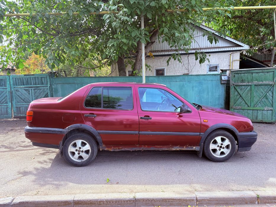 Volkswagen Vento 1993г 1.8 Моно