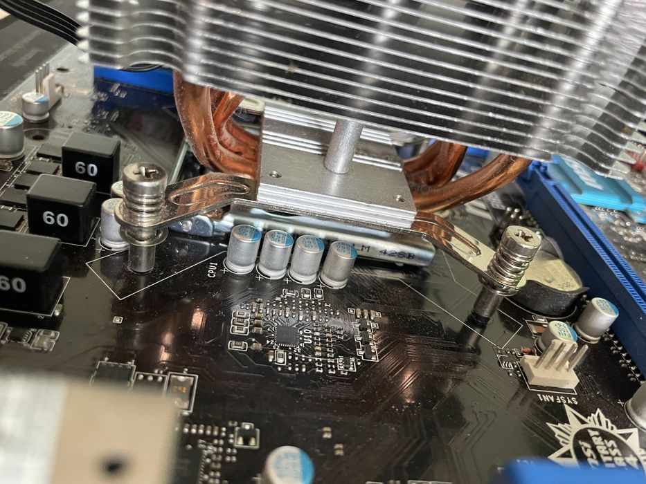 Kit Placă de bază MSI B85M-G43 + i7-4790 + Cooler – Perfect funcțional