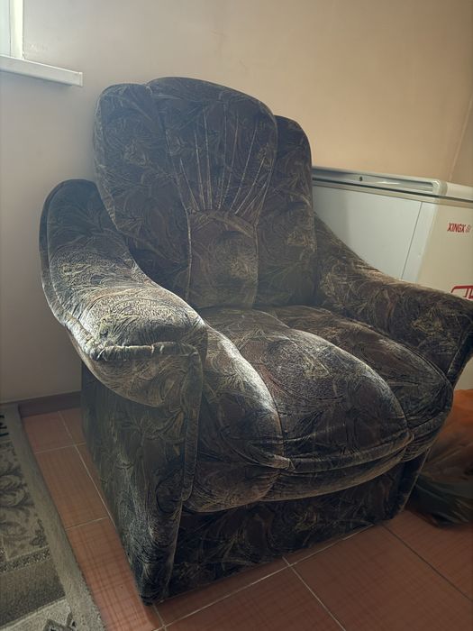 Диван продам с двумя креслами
