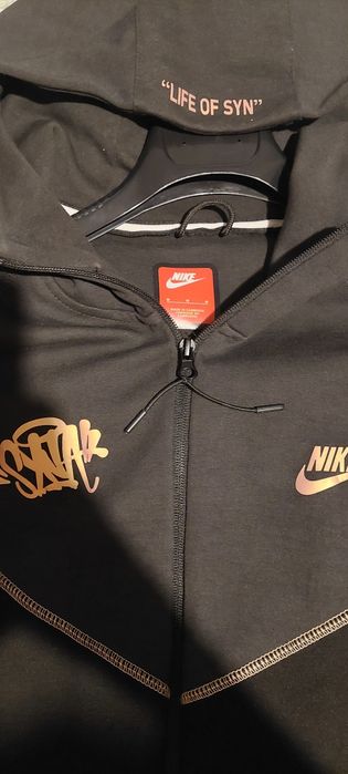 Syna world nike tech fleece negru