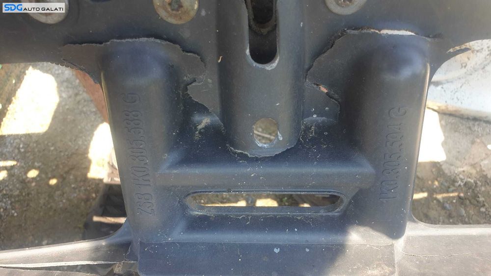 Trager Tragher Panou Frontal Calandru cu Defect Volkswagen Golf 5 Break Combi 2004 - 2008 Cod 1K0805588G