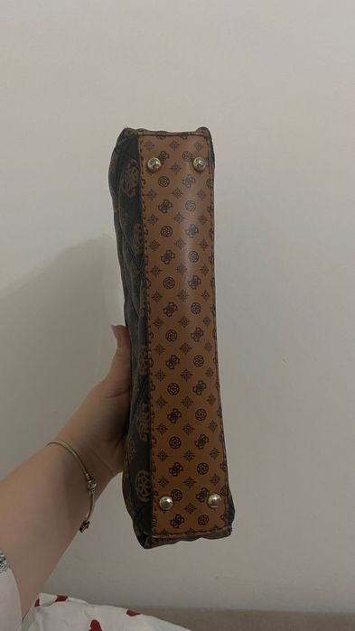 Дамска чанта Guess