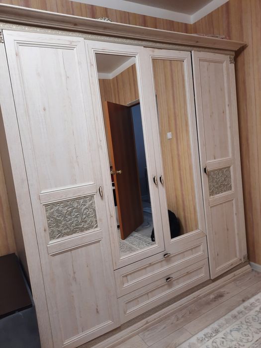 Продам шкаф бежевый
