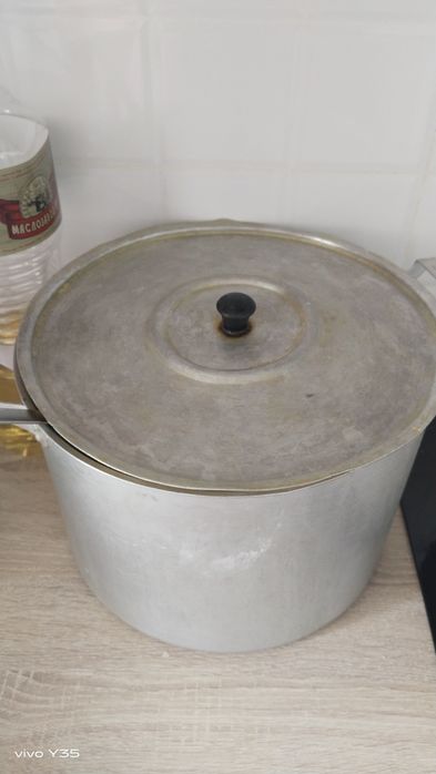 Продам кастрюль 8 л  4500