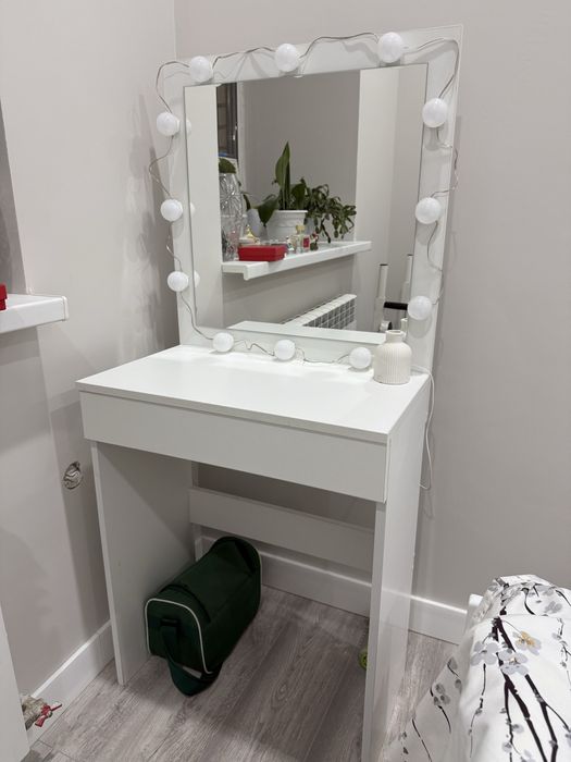 Туалетный стол в хорошем состояний