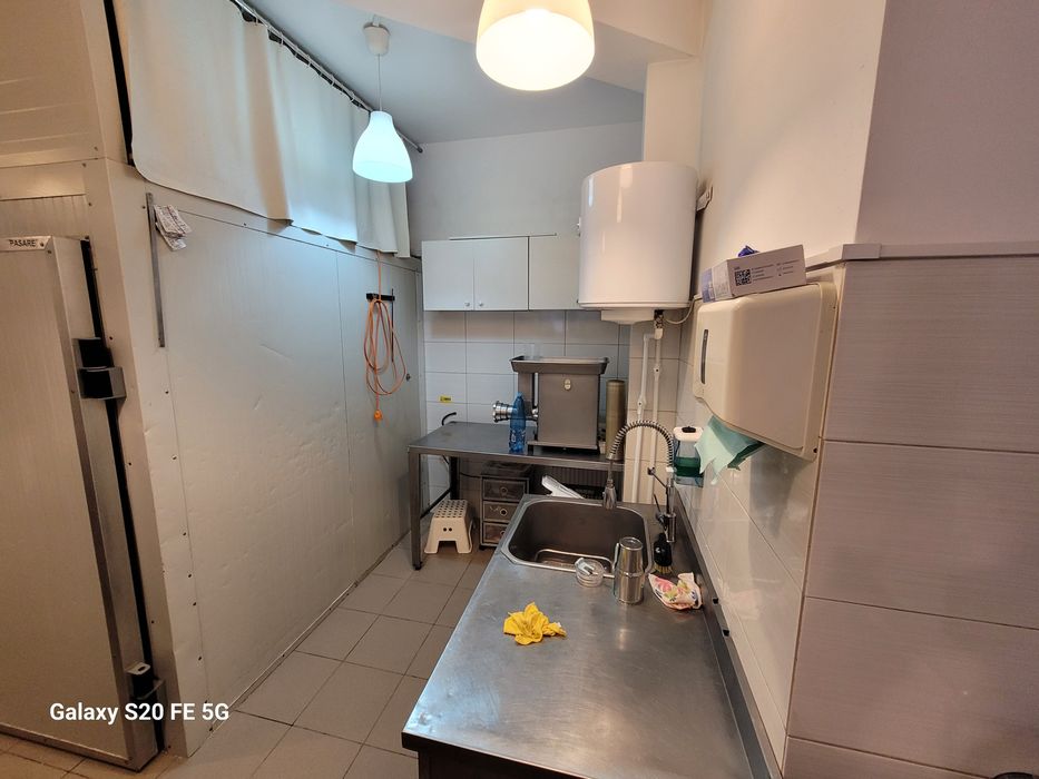 Închiriez măcelărie