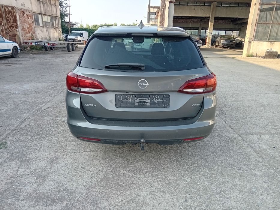 Opel astra 1.6cdti работи,здраво табло се продава на части