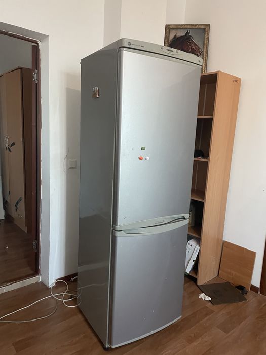 Холодильник LG Бесплатно в рабочем состоянии, самовывоз, забрать самим