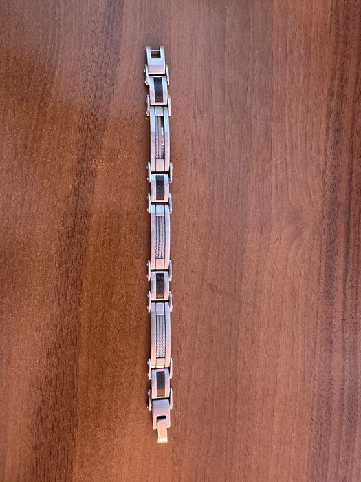 Продавам гривна от неръждаема стомана.