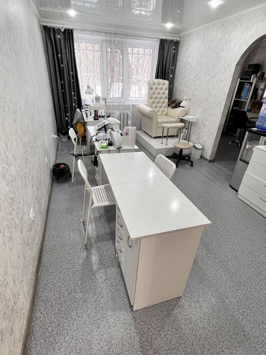 Сдам маникюрный стол