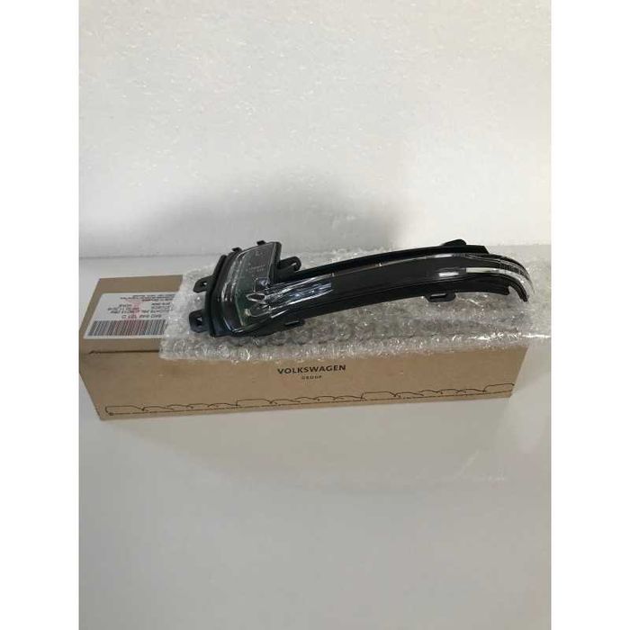 Мигач огледало AUDI A3/A4/A5 2010- LH   8K0949101C / 8K0949101D