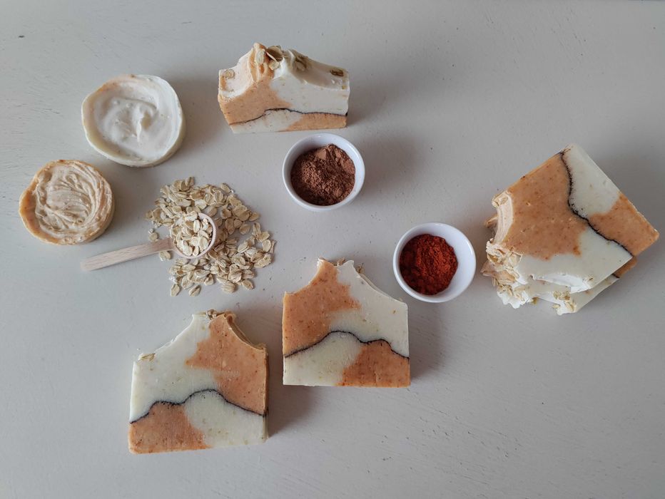 Книга за натурални сапуни – идеален подарък за 14 февруари и 8 март