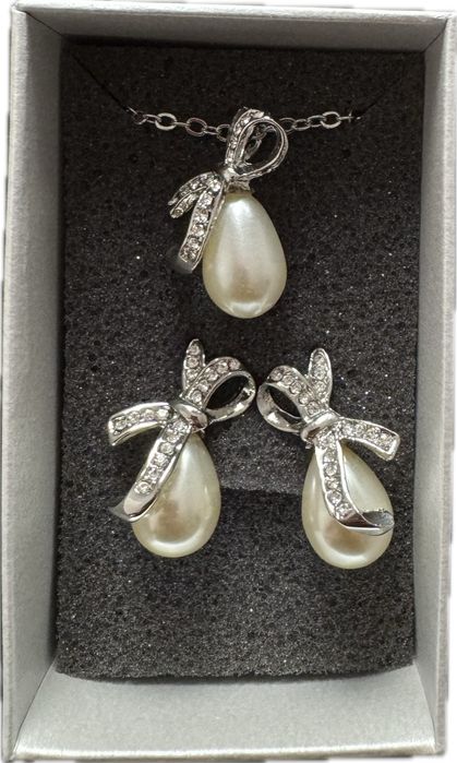 Комплект от колие и обеци перлена капка с австрийски кристали