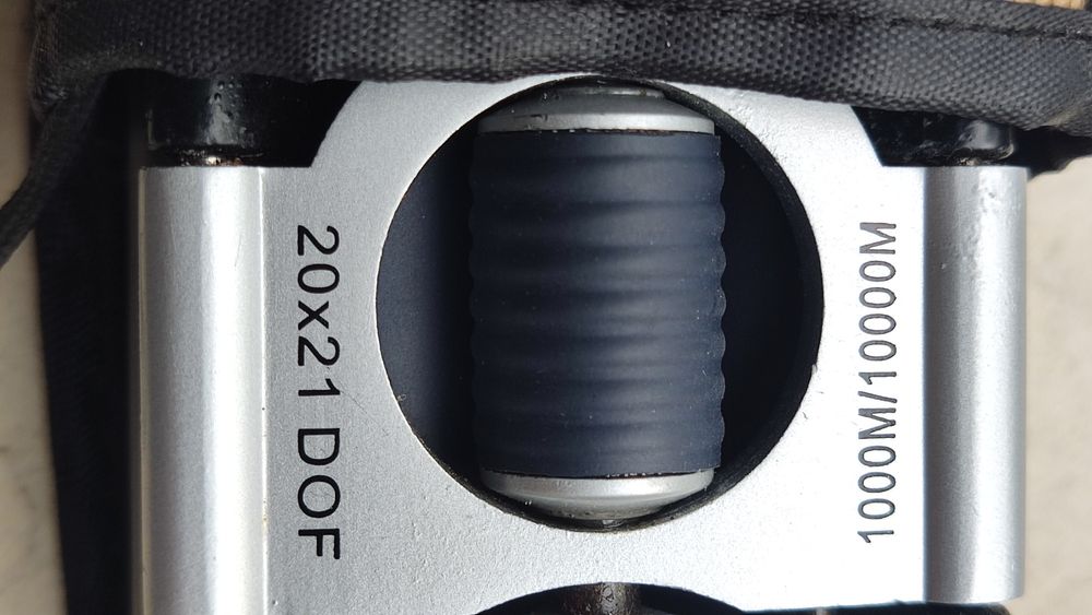 Малък бинокъл в калъфче