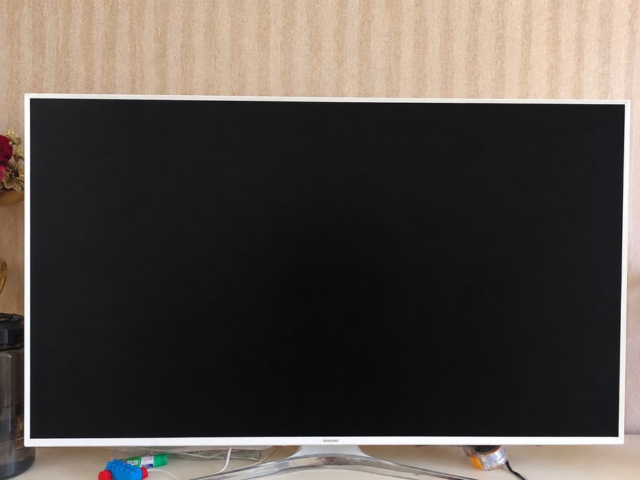 Samsung UE48J5510 48" Smart TV Full HD (белый)