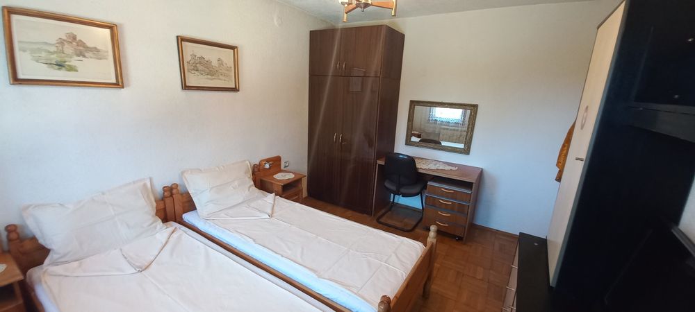 Продава се Къща в Добринище - 550 кв.м за 2 €/кв.м - Снимка #3