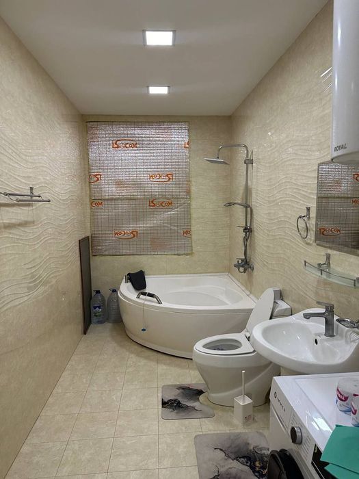 3 xonali kvartira ijaraga beriladi.