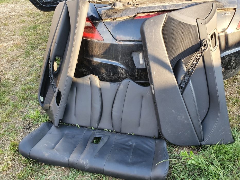 Interior scaune sport din piele cotiera boxe plafon Peugeot RCZ