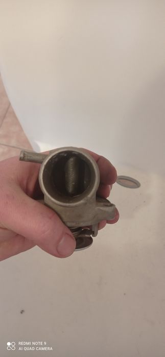 Мерседес. Корпус термостата. Термостат. Мотор 111