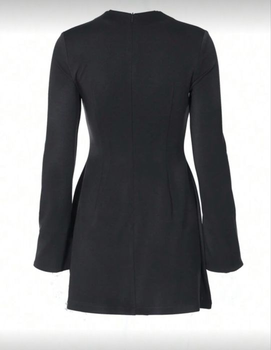 къса черна рокля