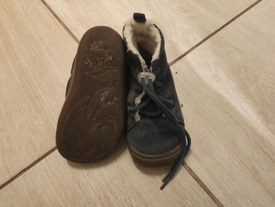 Подарявам НОСЕНИ обувки