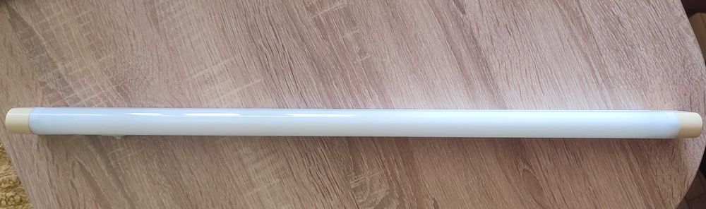 Кухненска луминисцентна лампа с мощност 13 W.